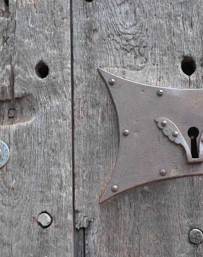 how to fit a key safe