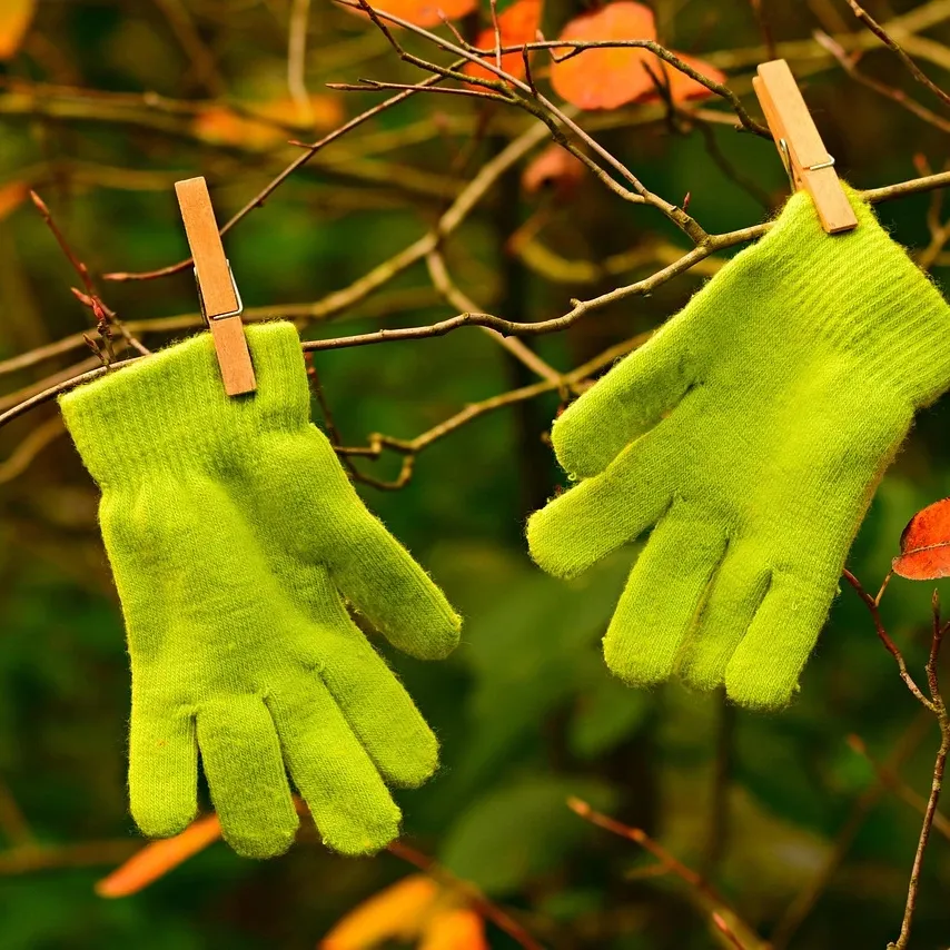 which hand golf glove