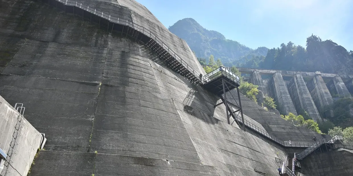 how long does concrete take to dry
