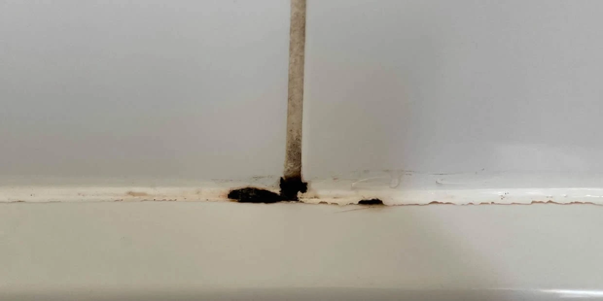 How To Remove Bathroom Sealant